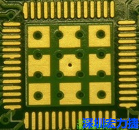 這個通孔的設計勉強可以接受，只剩下正中間一個通孔沒有塞孔，而且孔徑也變小了。