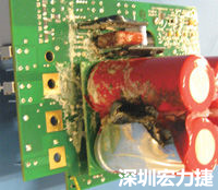 元件選擇不當(dāng)導(dǎo)致大量電流或電壓流經(jīng)電路，將會發(fā)生像這個燒融電容器的損壞情形。