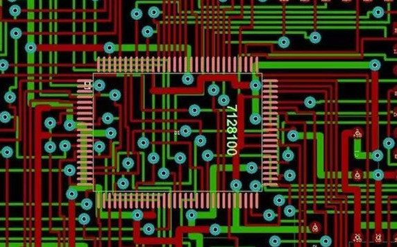 圖1：兩種PCB模型的部分電路。頂圖：傳統(tǒng)設(shè)計版本。
