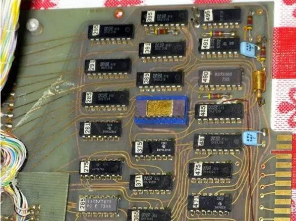 1972年開發(fā)的一塊基于Intel 8008的計算機中的印刷電路板。(資源來源：DigiBarn計算機博物館)