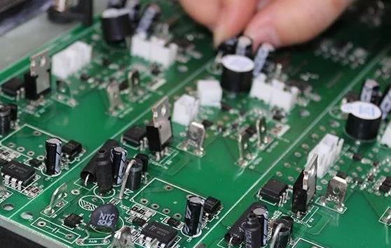 PCBA加工貼片元器件與插件元器件的區(qū)別在哪？